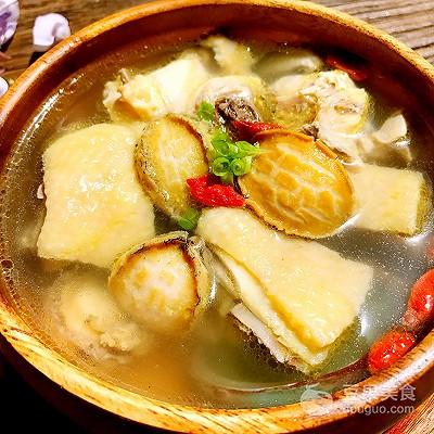 鲍鱼炖鸡的做法，鲍鱼怎么烧好吃家常做法（春季养生鲜鲍鱼土鸡汤）