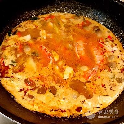 泰国冬阴功汤的做法，泰国冬阴功汤的做法鸡爪（泰式冬阴功汤的做法）
