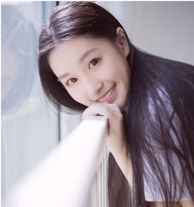 中长发圆脸烫什么发型好看，圆长脸适合烫什么发型（佐佐木希中长卷发更是卡哇伊不要不要的）