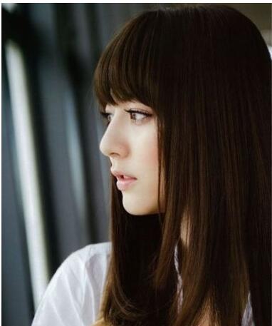 中长发圆脸烫什么发型好看，圆长脸适合烫什么发型（佐佐木希中长卷发更是卡哇伊不要不要的）