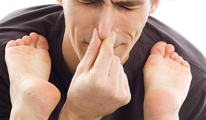 除脚臭最有效的方法，去除脚臭有效的方法（治脚臭的两个妙方，根本不用药）