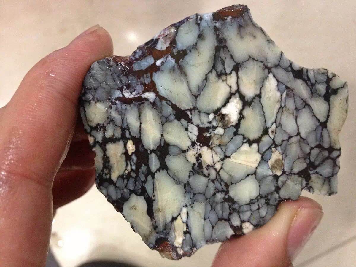 绿松石伴生矿和原矿怎么区分,绿松石原矿和不是原矿有啥区别(怎么鉴别