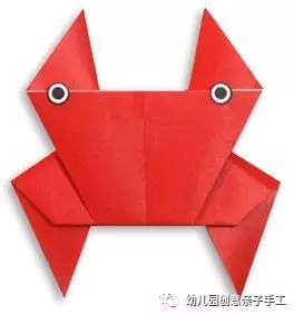 手工折纸鲨鱼怎么折，用纸折鲨鱼怎样折（幼儿园亲子手工之折纸）