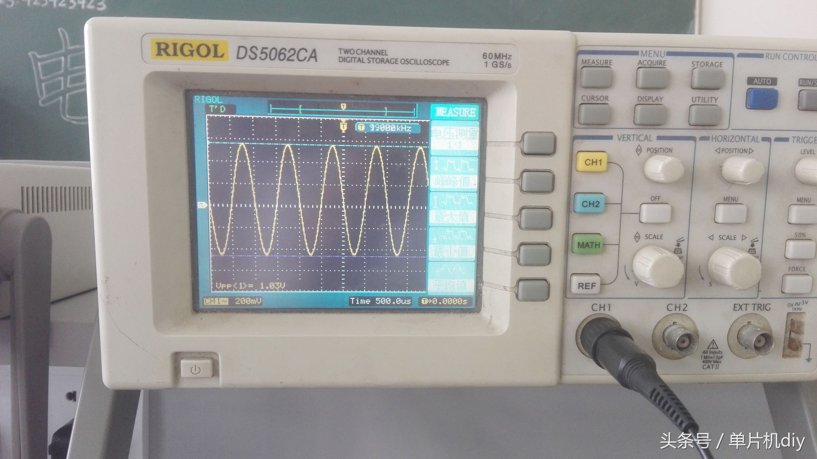 示波器使用方法，数字示波器使用方法（在进行信号处理的时候会经常用到）