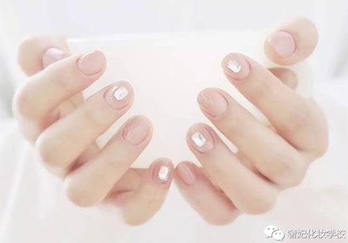 指甲五种形状的教程，简单的指甲图案画法（26款质感美甲图鉴）