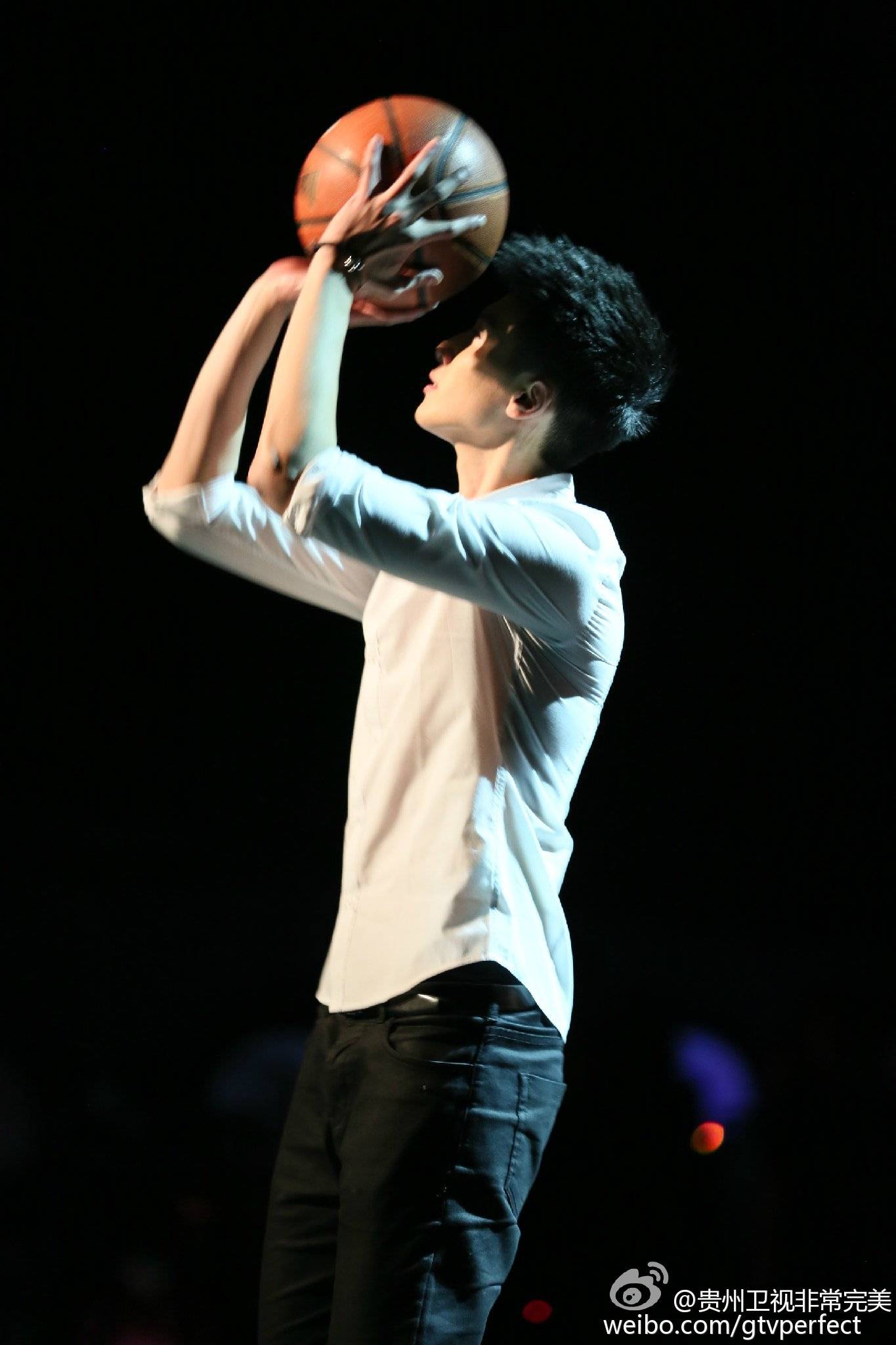 非常完美陆钧彦淼淼，《非常完美》明明是欺骗人的.台上那些男生怎么还那么开心.收了坑（假相亲节目真网红制造机）