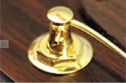 电吉他怎么换弦，电吉他怎么换弦（一步教你学会更换琴弦）