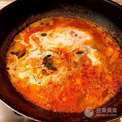泰国冬阴功汤的做法，泰国冬阴功汤的做法鸡爪（泰式冬阴功汤的做法）