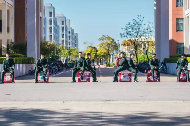 大学后面的国防生是什么意思，大学里的国防生是怎么回事（国防生如何克服“阵痛期”）