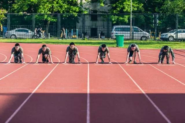大学后面的国防生是什么意思，大学里的国防生是怎么回事（国防生如何克服“阵痛期”）