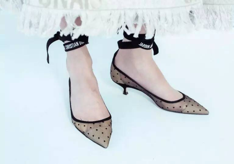 lolita裙子，lolita一般用什么裙子（还是这些有心思的高跟鞋更嗲）