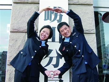 胶州市最年轻中队长多大年龄，警察夫妻：情人节分析案情