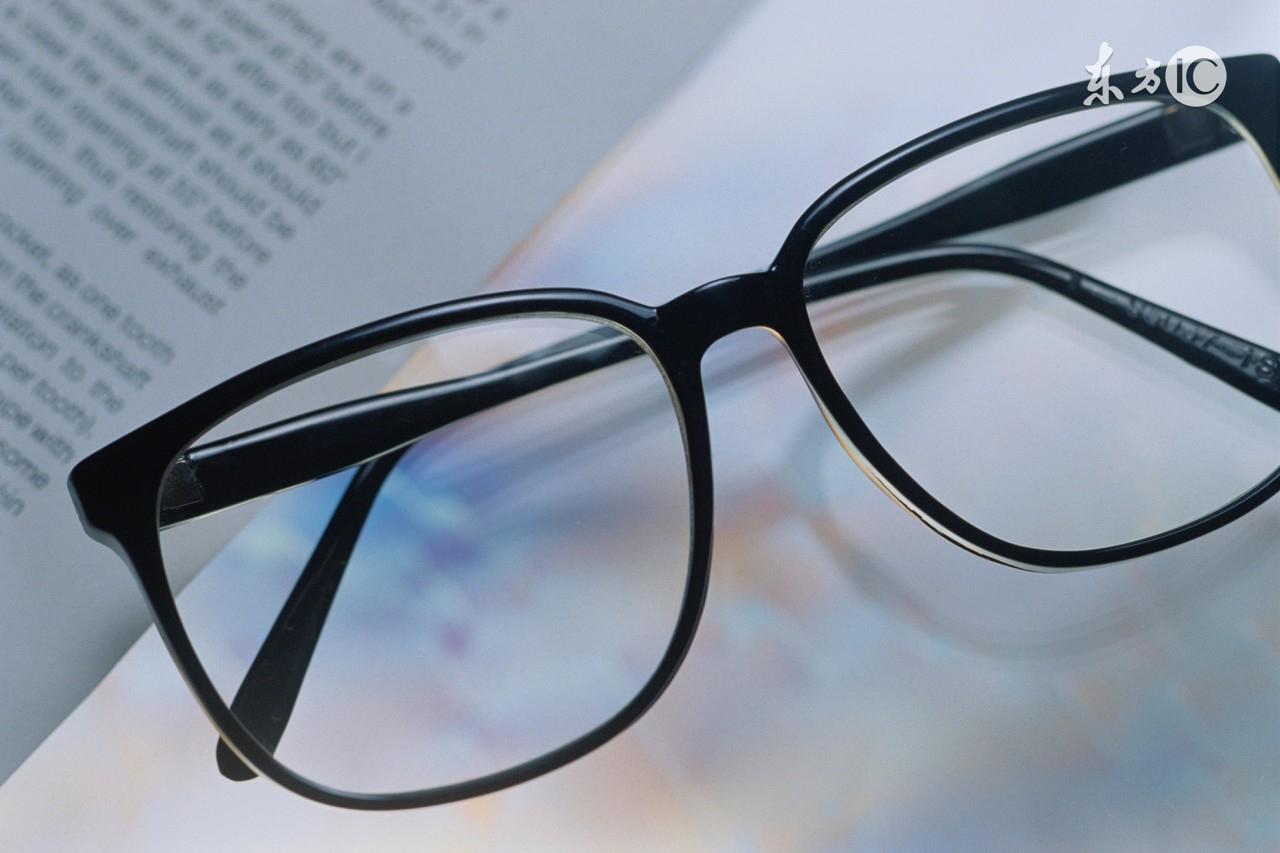 散光中的世界是怎样的，400度散光的人没带眼镜看到的世界是这样的