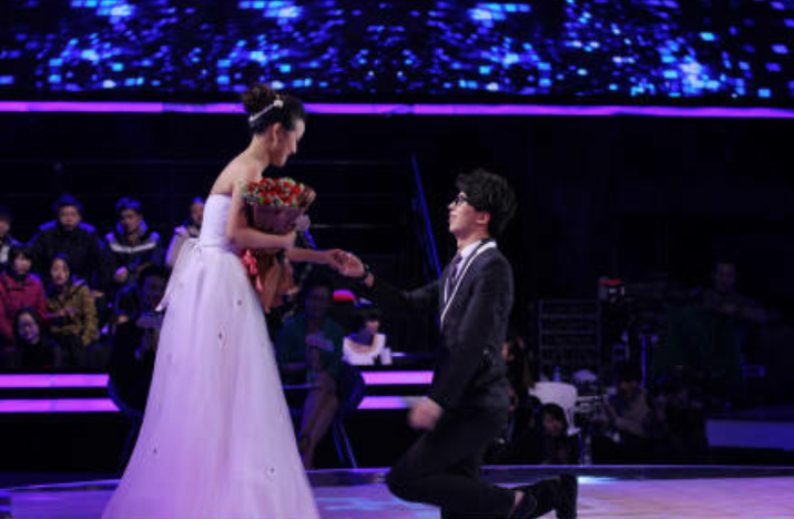 非常完美陆钧彦淼淼，《非常完美》明明是欺骗人的.台上那些男生怎么还那么开心.收了坑（假相亲节目真网红制造机）