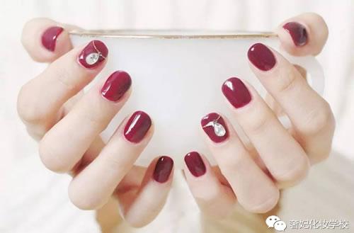 指甲五种形状的教程，简单的指甲图案画法（26款质感美甲图鉴）