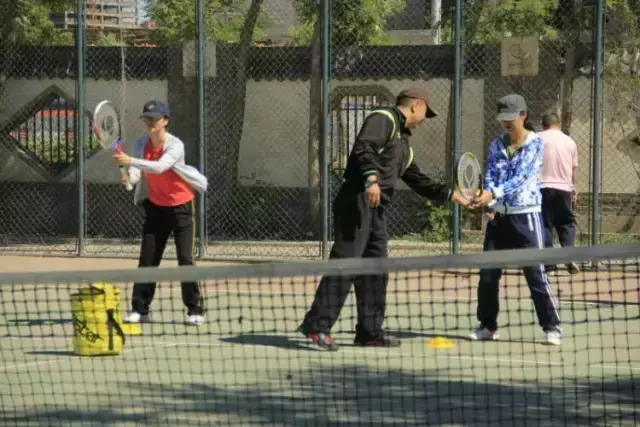 网球中的甜区是什么意思，网球拍的甜区和甜点（网球的救赎）