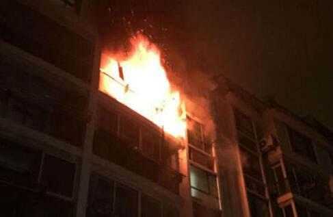 女人梦见自家房子着火，女人梦见自己家着火了（昨晚梦见家里着火了）