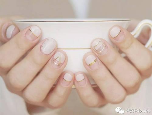 指甲五种形状的教程，简单的指甲图案画法（26款质感美甲图鉴）