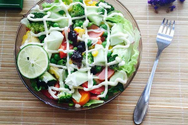 蔬菜沙拉的做法，蔬菜沙拉家常简单做法（收好这份蔬菜沙拉做法大全）