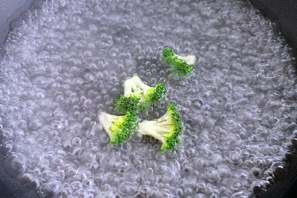 蔬菜沙拉的做法，蔬菜沙拉家常简单做法（收好这份蔬菜沙拉做法大全）