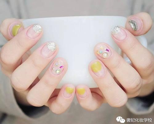 指甲五种形状的教程，简单的指甲图案画法（26款质感美甲图鉴）