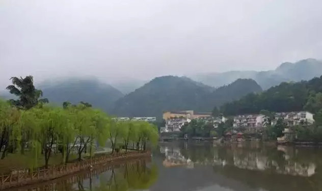 免费钓鱼好去处！附近水库不收费，轻松垂钓乐趣多，快来享受自然与宁静时光