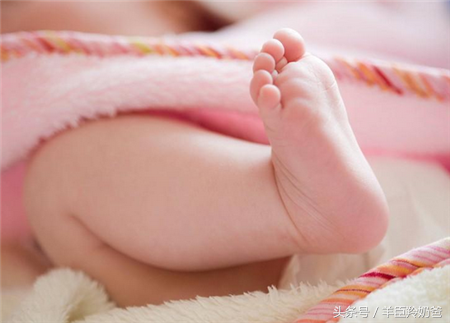 婴儿足内翻怎么治疗，婴儿足内翻治疗方法（婴儿足内翻并不是小病小痛）