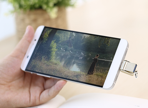 u盘在手机上怎么读取，怎样用手机读取U盘文件（这三种办法是如何让手机读取U盘照片和视频的）