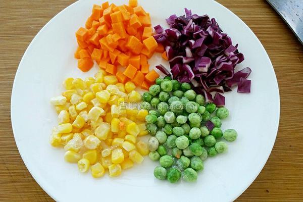 蔬菜沙拉的做法，蔬菜沙拉家常简单做法（收好这份蔬菜沙拉做法大全）