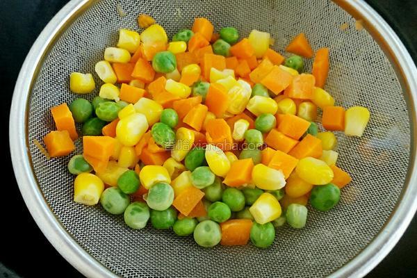 蔬菜沙拉的做法，蔬菜沙拉家常简单做法（收好这份蔬菜沙拉做法大全）