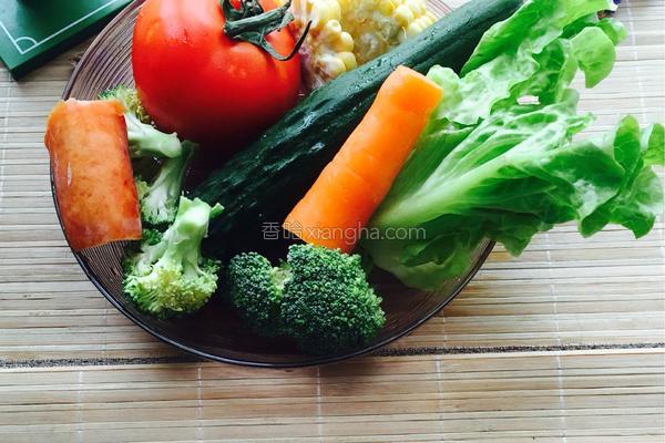 蔬菜沙拉的做法，蔬菜沙拉家常简单做法（收好这份蔬菜沙拉做法大全）
