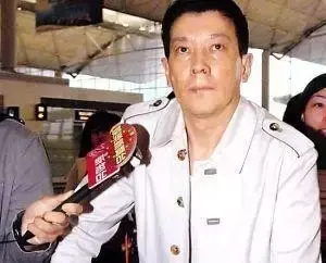 陈冠希 - 绯闻歌词是什么，陈冠希战争歌词（当陈冠希三个字成为丑闻的代名词）