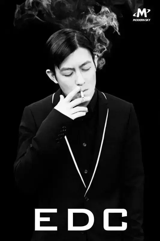 陈冠希 - 绯闻歌词是什么，陈冠希战争歌词（当陈冠希三个字成为丑闻的代名词）