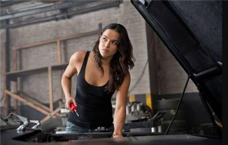 好莱坞女汉子电影解析，我已不期待独挑大梁的动作片了