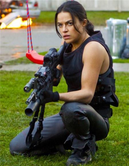 好莱坞女汉子电影解析，我已不期待独挑大梁的动作片了