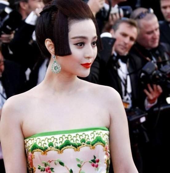 戛纳电影节红毯范冰冰，戛纳红毯为什么网红可以去（看范冰冰在红毯如何叱咤风云）