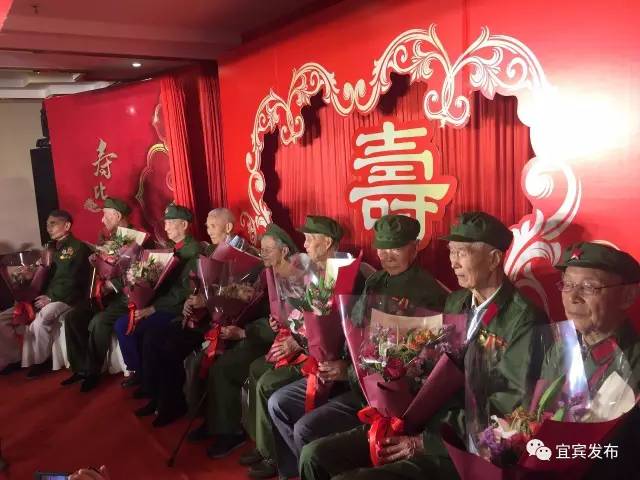 90岁党员祝寿词 简短 经典，90岁党员祝寿词（让我们为这9位老寿星举杯）