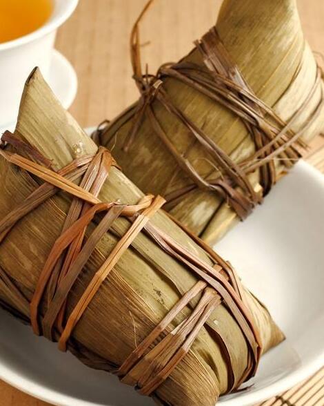 速冻粽子煮多长时间能煮熟，冰冻的粽子一般要煮多久才熟（怎么用电饭锅煮粽子）