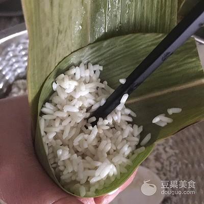 碱水粽子的做法和配料，广西碱水粽子的做法和配料（碱水粽子的做法和配料比例）