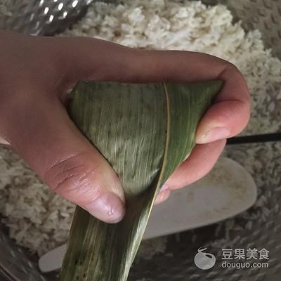 碱水粽子的做法和配料，广西碱水粽子的做法和配料（碱水粽子的做法和配料比例）