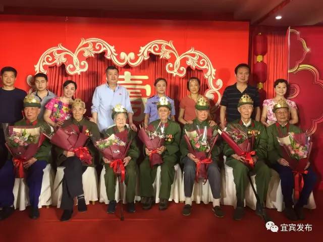 90岁党员祝寿词 简短 经典，90岁党员祝寿词（让我们为这9位老寿星举杯）