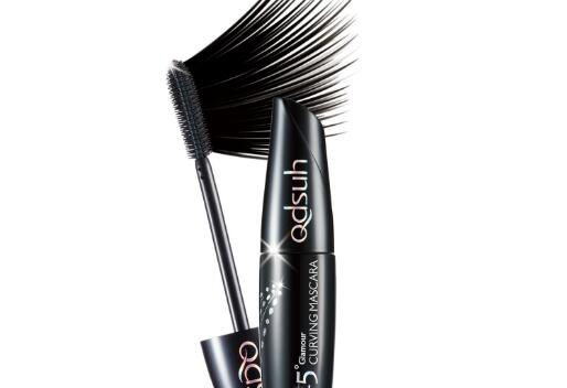 睫毛膏晕染怎么办，涂睫毛要晕染怎么办（睫毛膏晕染到下眼皮怎么办）