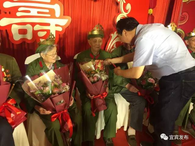 90岁党员祝寿词 简短 经典，90岁党员祝寿词（让我们为这9位老寿星举杯）