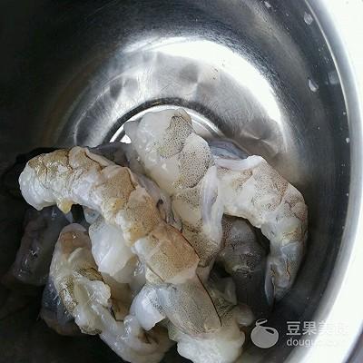 虾滑怎么下火锅，虾滑放火锅里煮多久（自制超Q虾滑  火锅必备）