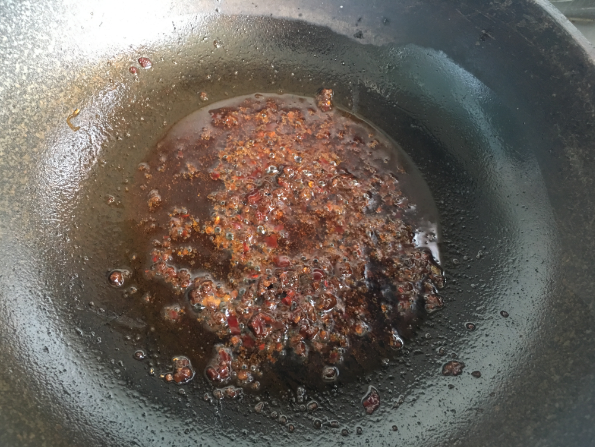 港式辣炒香螺的做法，香辣香螺的做法（用火锅底料辣炒猫眼香螺）