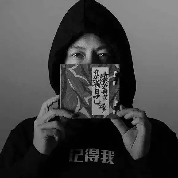 陈冠希 - 绯闻歌词是什么，陈冠希战争歌词（当陈冠希三个字成为丑闻的代名词）