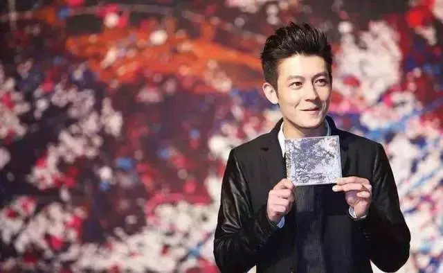 陈冠希 - 绯闻歌词是什么，陈冠希战争歌词（当陈冠希三个字成为丑闻的代名词）