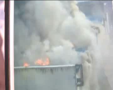 彩钢房家电维修售后 正阳街一汽车4S店维修车间起火 无人员伤亡