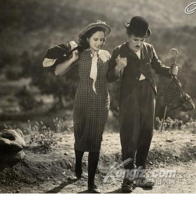 卓别林摩登时代，卓别林喜剧摩登时代几几年上映（重新解读卓别林大师的经典《摩登时代》）