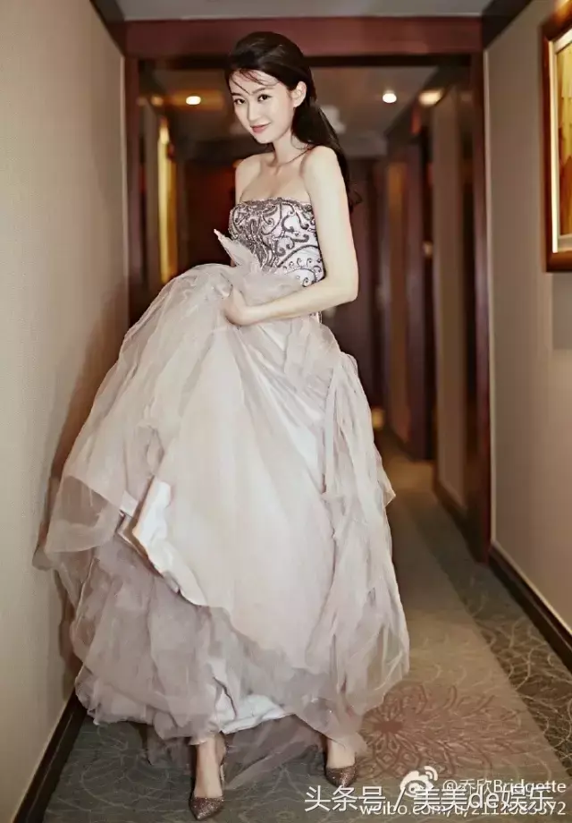 欢乐颂里演关关的演员叫什么名字，欢乐颂关关是谁扮演的（《欢乐颂2》毫不起眼的“关关”是白富美）